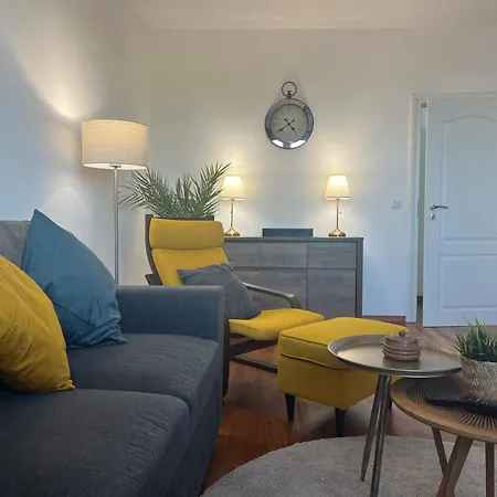 Kakavanen's Sea View Apartment