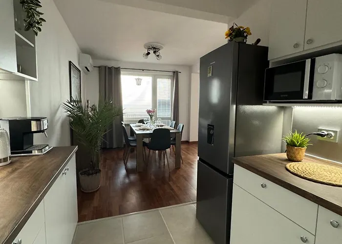 Kakavanen's Sea View *